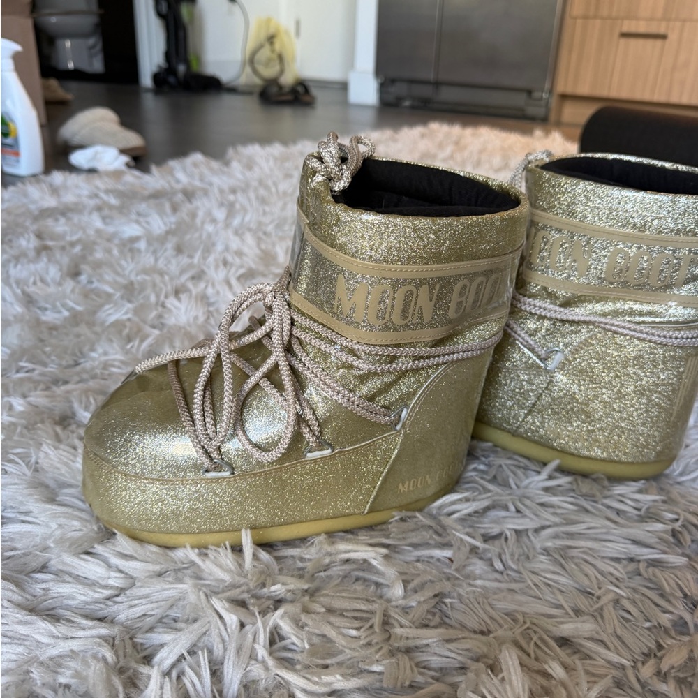 Moon Boot Glittery Gold- used one time!